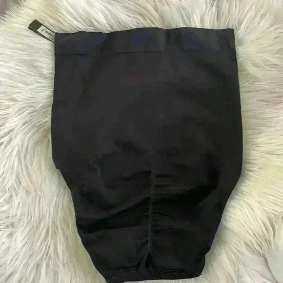 SKIMS - NWT BONDED HIGH WASTED Brief Sz M Color Onyx - Picture 5 of 10